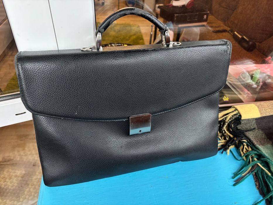 Шкіряний портфель з потертостями