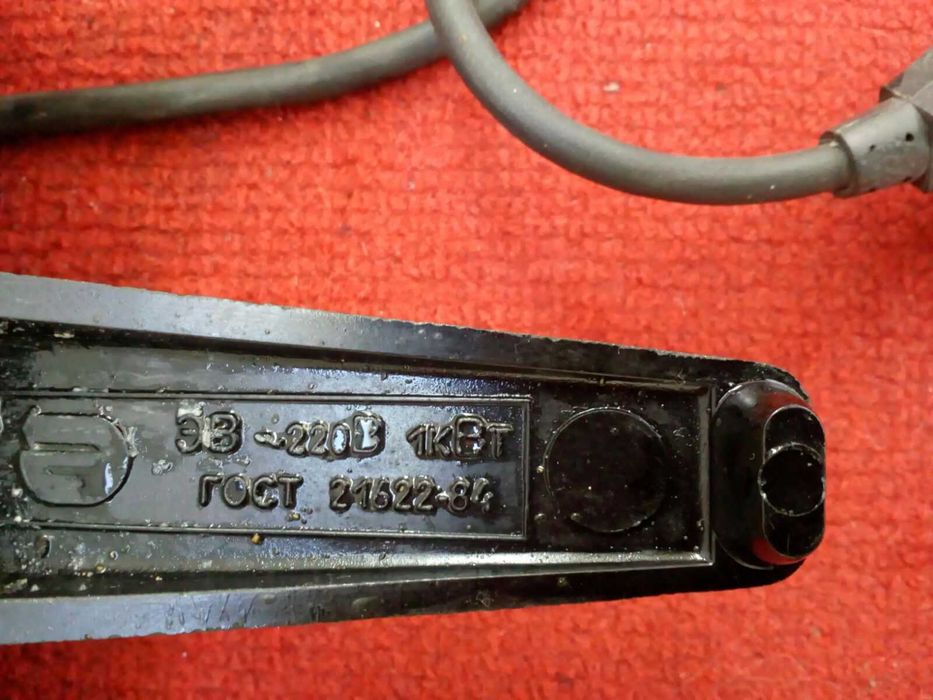 Электро-вафельница Лакомка