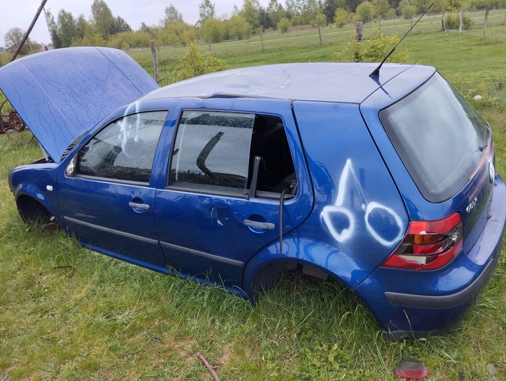 VW Golf 4 cały na części