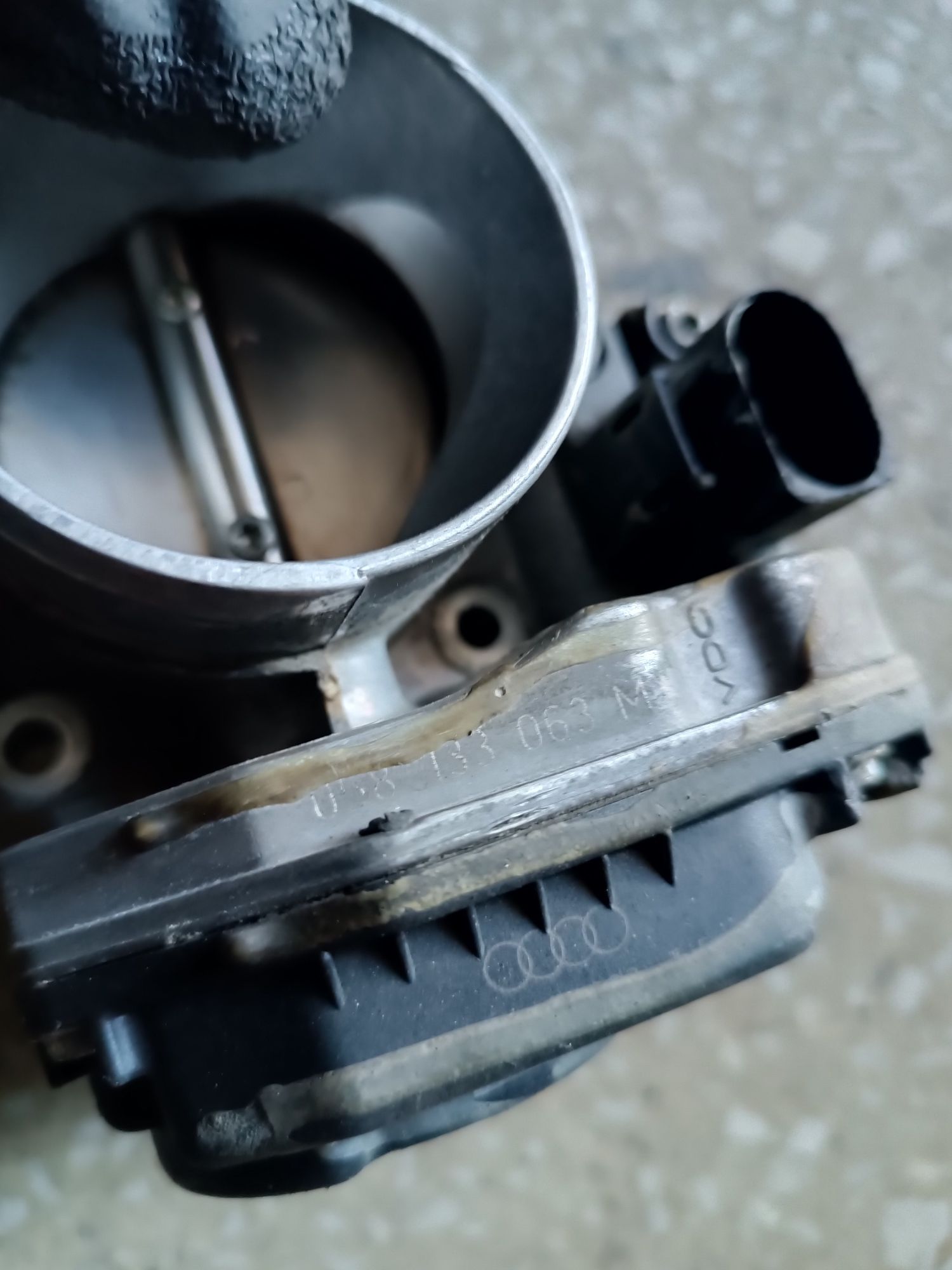 Przepustnica audi a4 b5 passat B5 A6 C5 1.8t 150km 058,133,063m