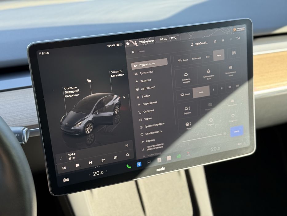 Продаю Tesla Y 2024