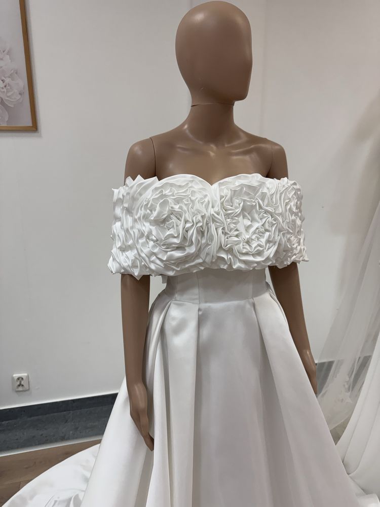 Nowa gładka klasyczna suknia ślubna gorsetowa satynowa z kieszeniami36