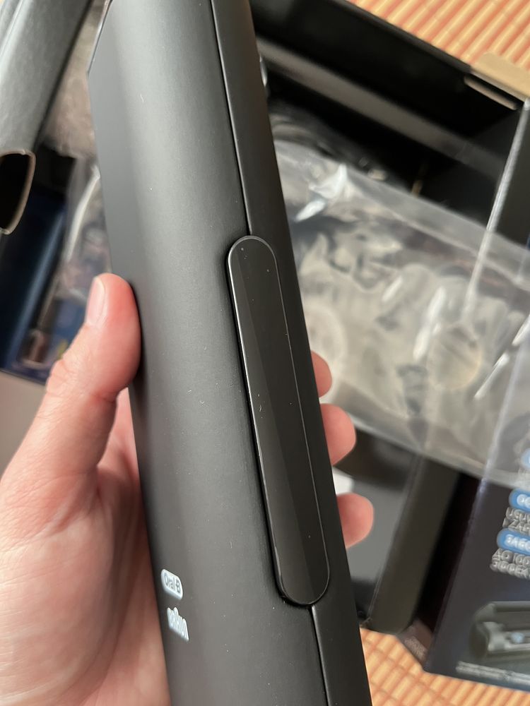 Електрична зубна щітка Oral-B Genius 10000N
