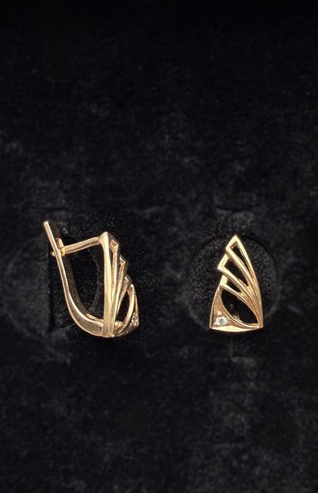 Нові золоті сережки з діамантами