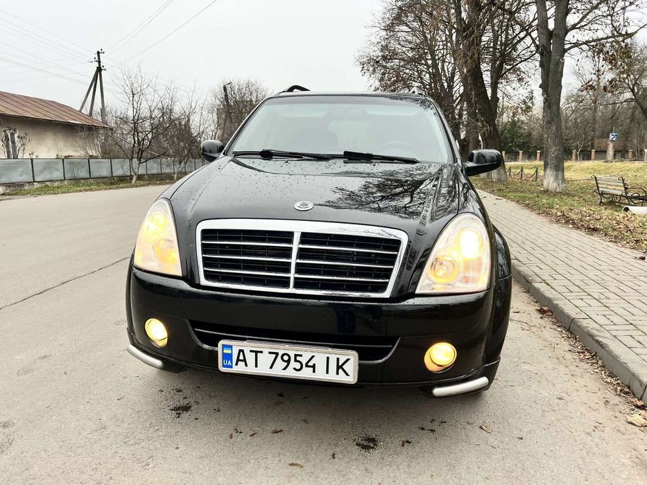 Рамний повнопривідний джип