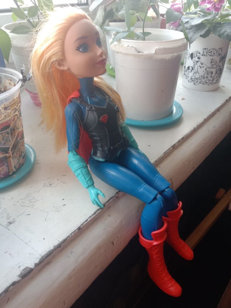 Лялька супервумен
