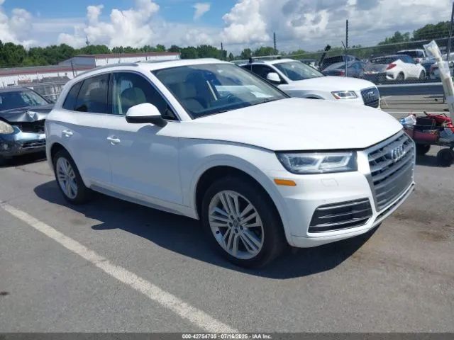 Audi Q5 2.0 benzyna 252KM 4X4 wersja PREMIUM virtual cockpit ,mała szkoda