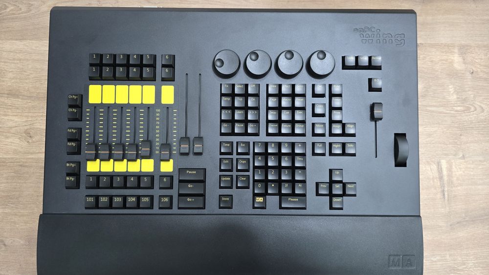 GrandMA2 command wing