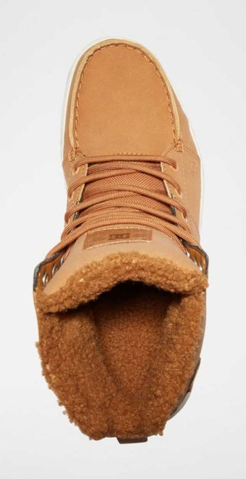Botas forradas em couro