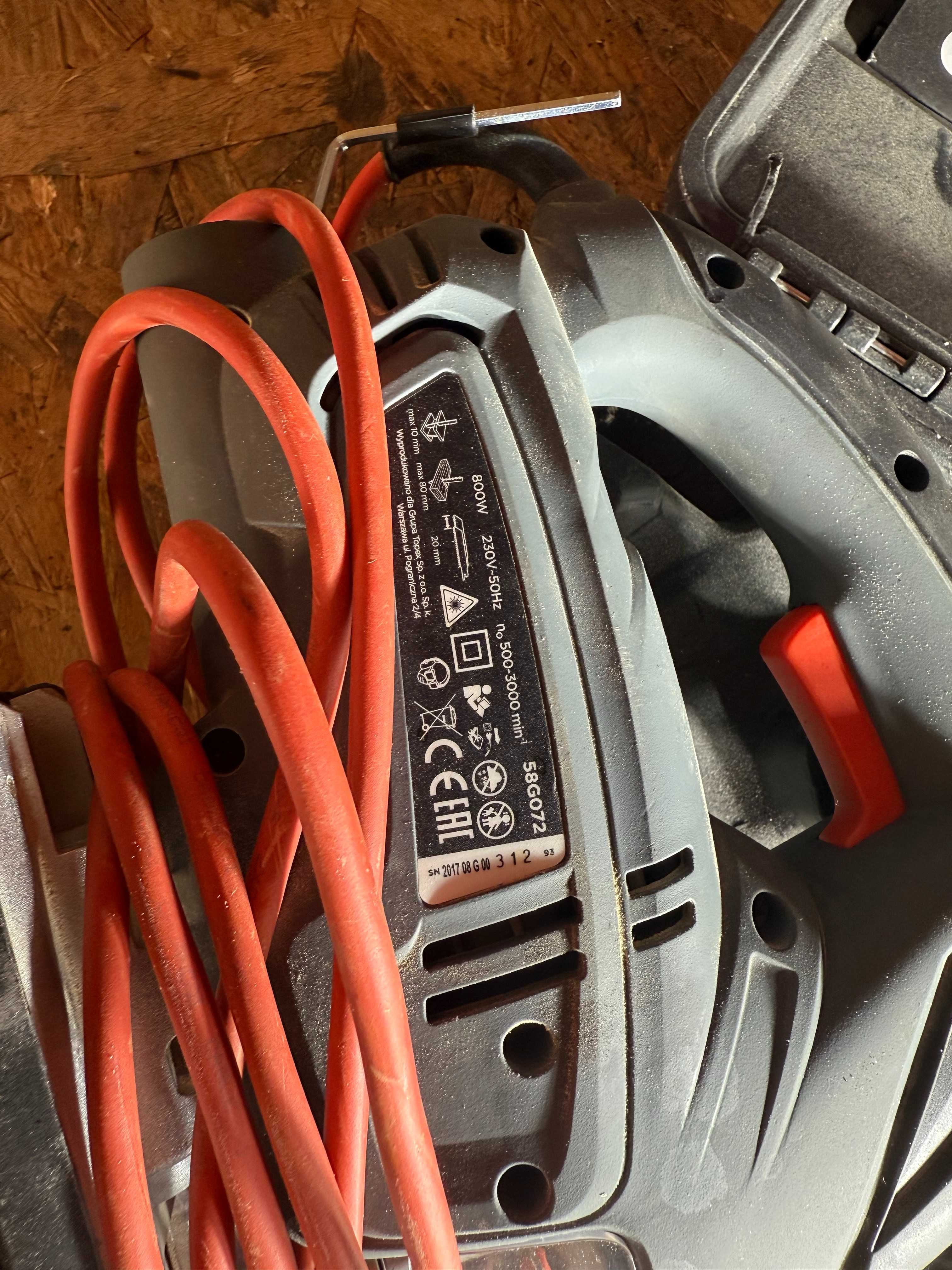 Wyrzynarka GRAPHITE 58G072 z walizką