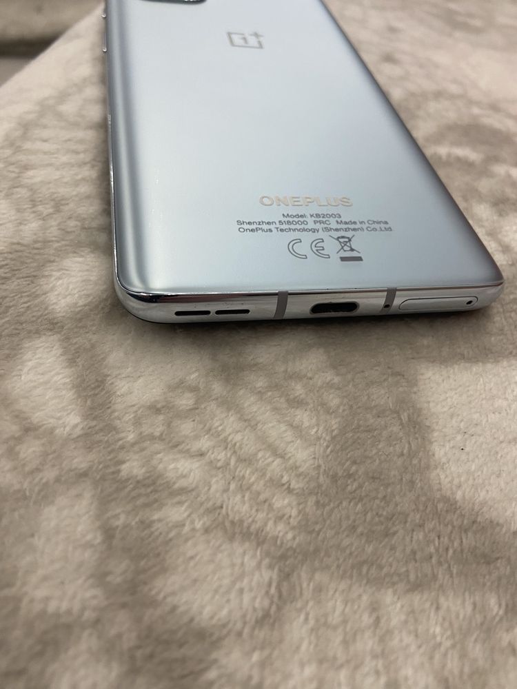 Oneplus 8T с оріг чохлом