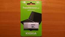 Kioxia TransMemory U202 32GB USB 2.0 (LU202W032GG4) White Флешка