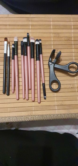 Kit pinceis de olhos, esponja e curvex