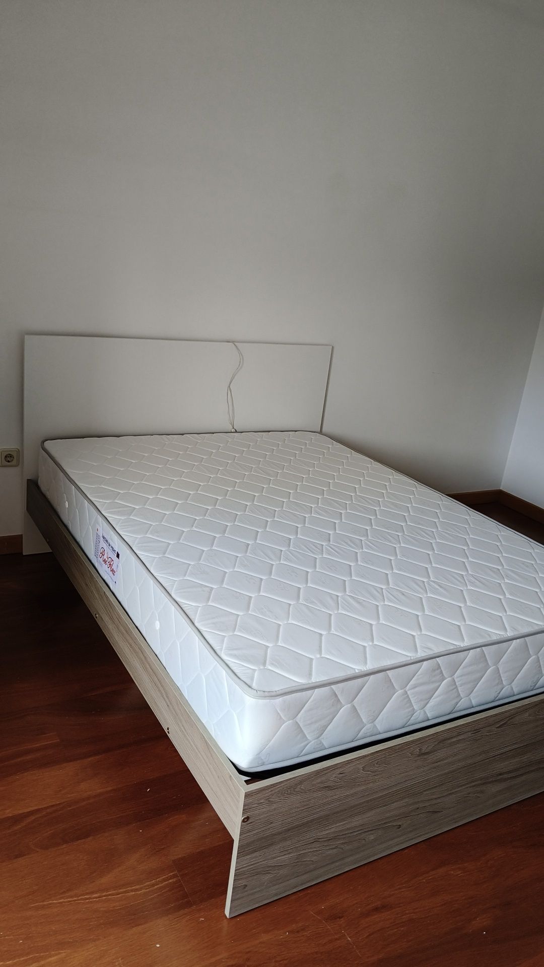 Cama de casal nova