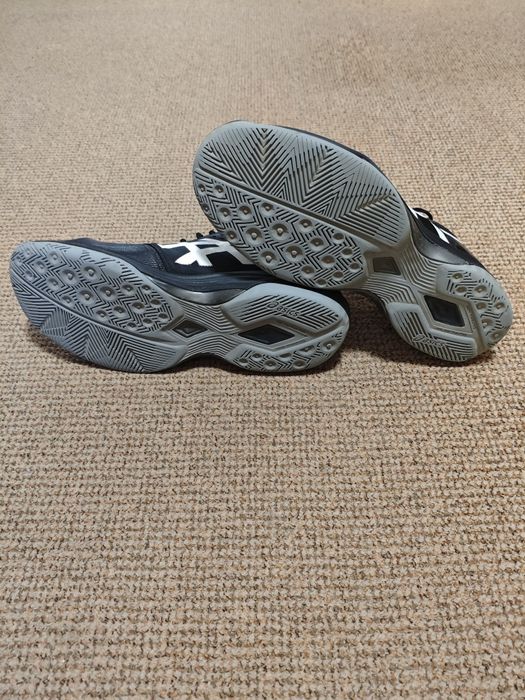 Волейбольні кросівки Asics