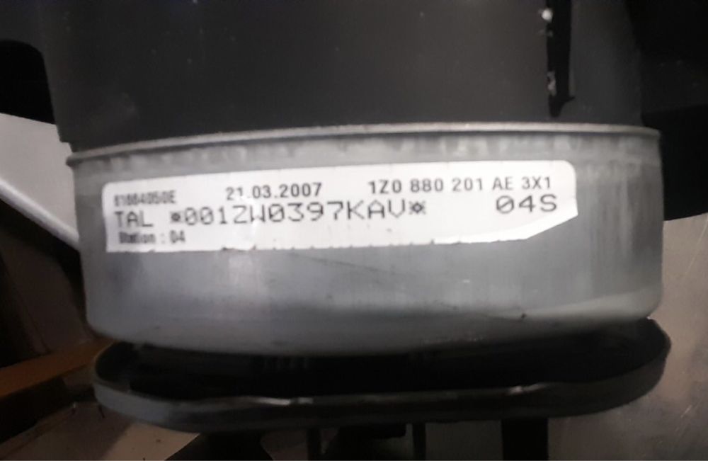 Подушка безопасности (airbag) руль Skoda Octavia (A5) 2004-2013