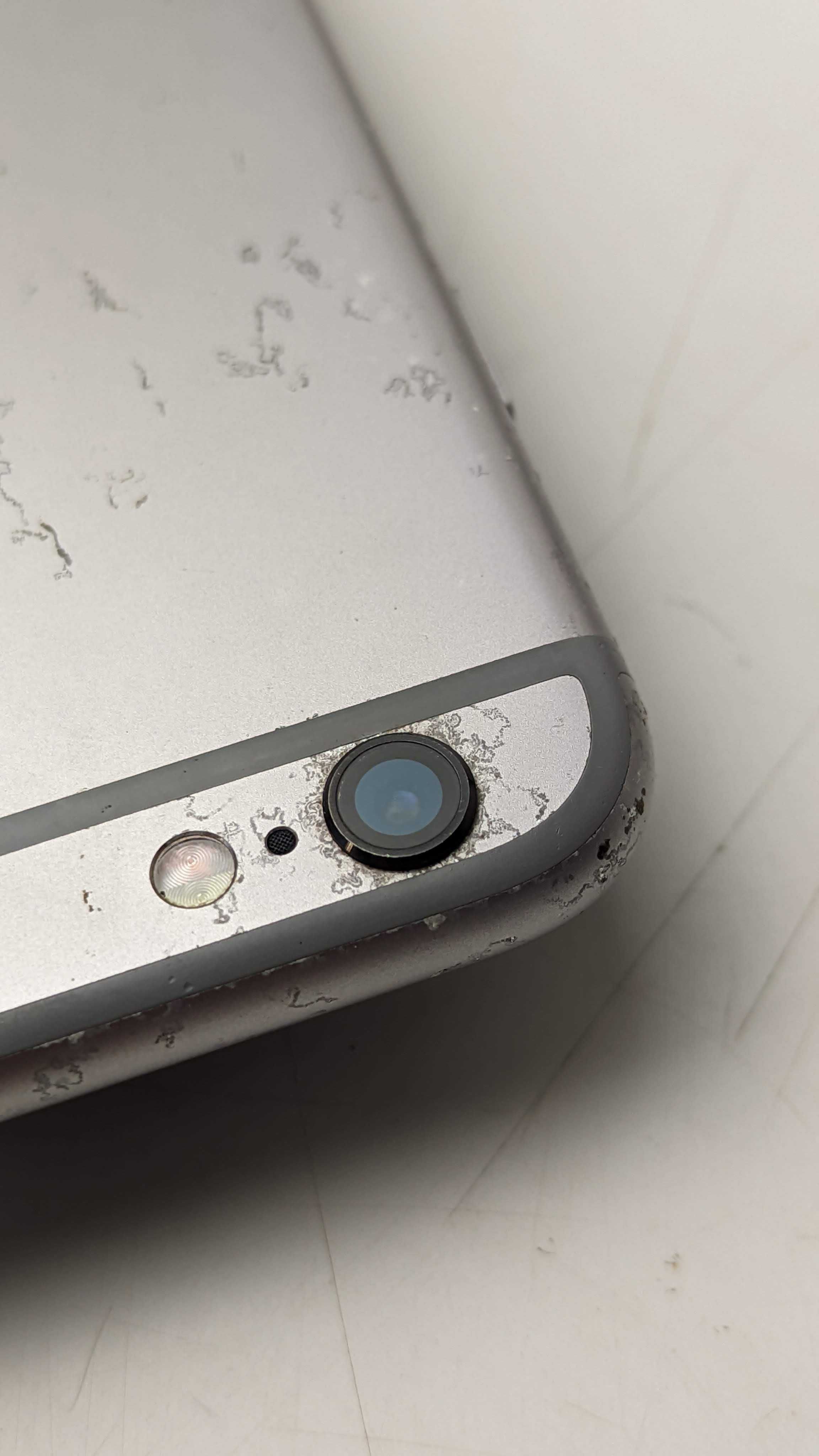 iPhone 6S com ecrã estragado (para arranjar ou para peças)