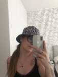Dwustronny bucket hat