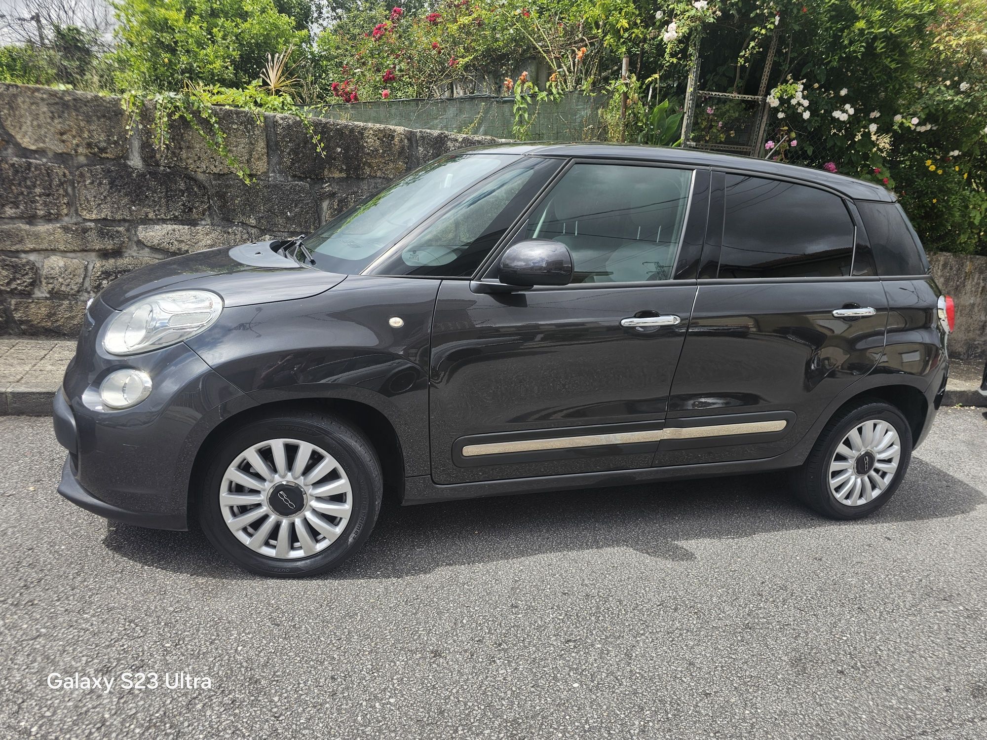 Fiat 500L em bom estado