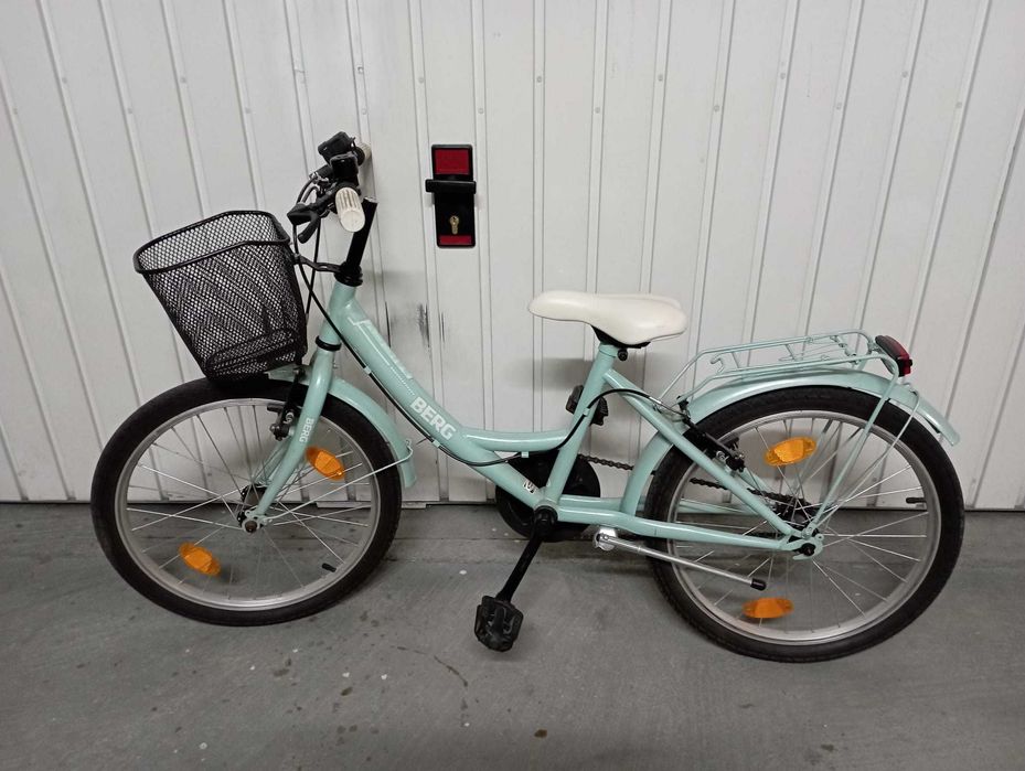 Bicicleta e patins de criança