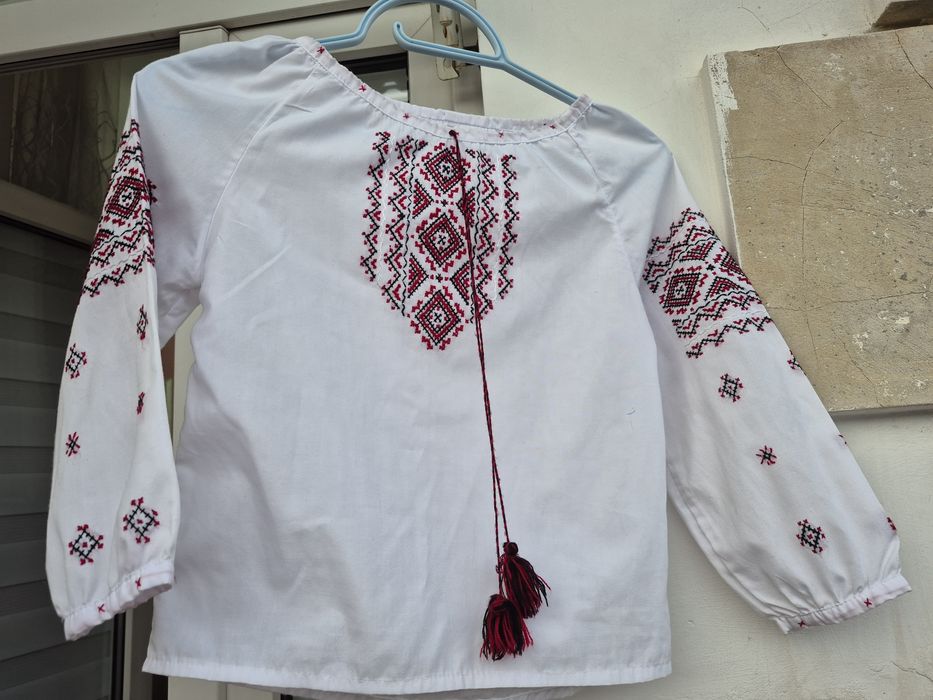 Вишиванка для дівчинки.