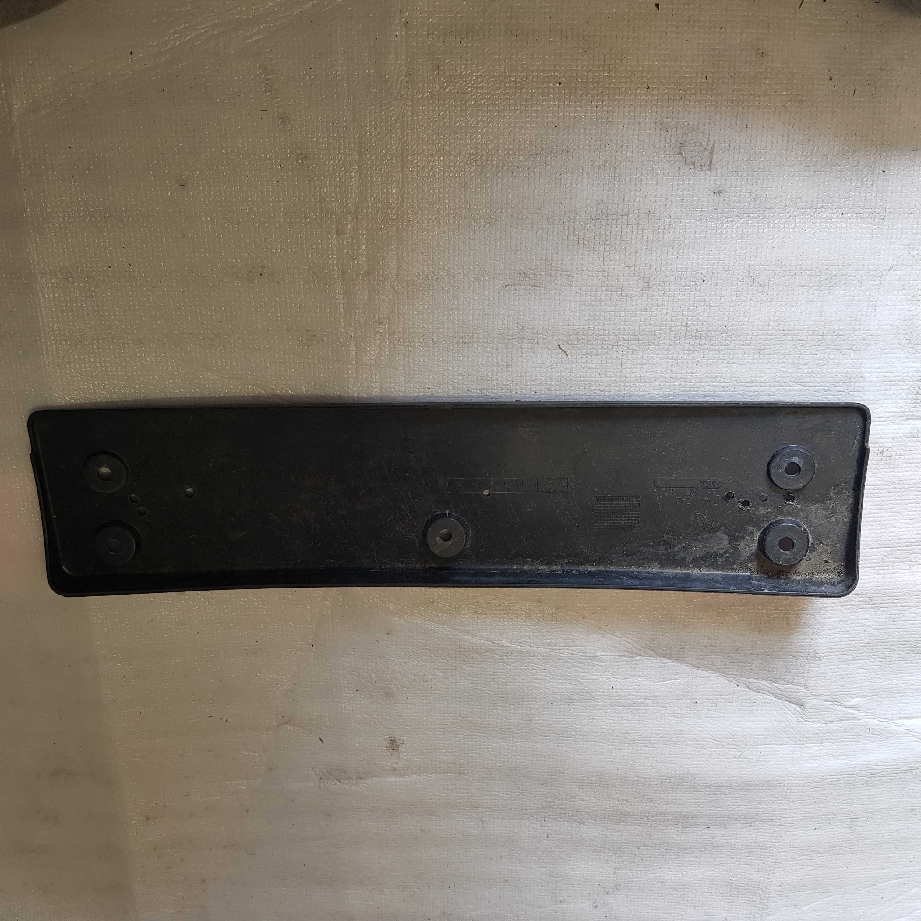 ramka tablicy rejestracyjnej VW Touareg 07-10 7L0