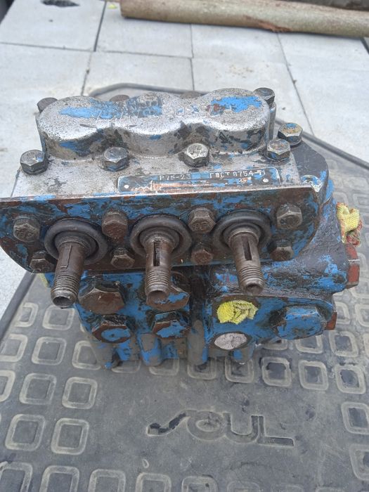 Продам трохсеційний розпределітель