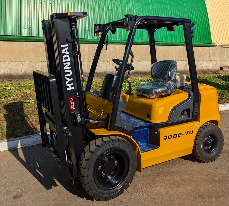 Навантажувач Hyundai 30DE-7 Mitsubishi дизель