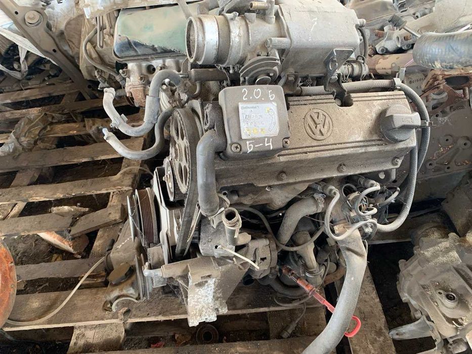 VOLKSWAGEN PASSAT B4 1996 рік 2.0 бензин двигун