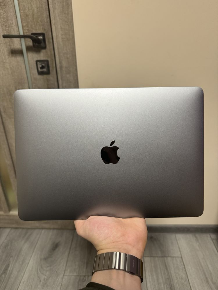 Macbook pro 13 2018 core i5 16/512gb