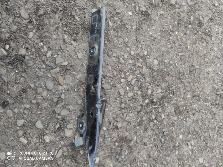 Рено Меган2 лівий тримач крила
