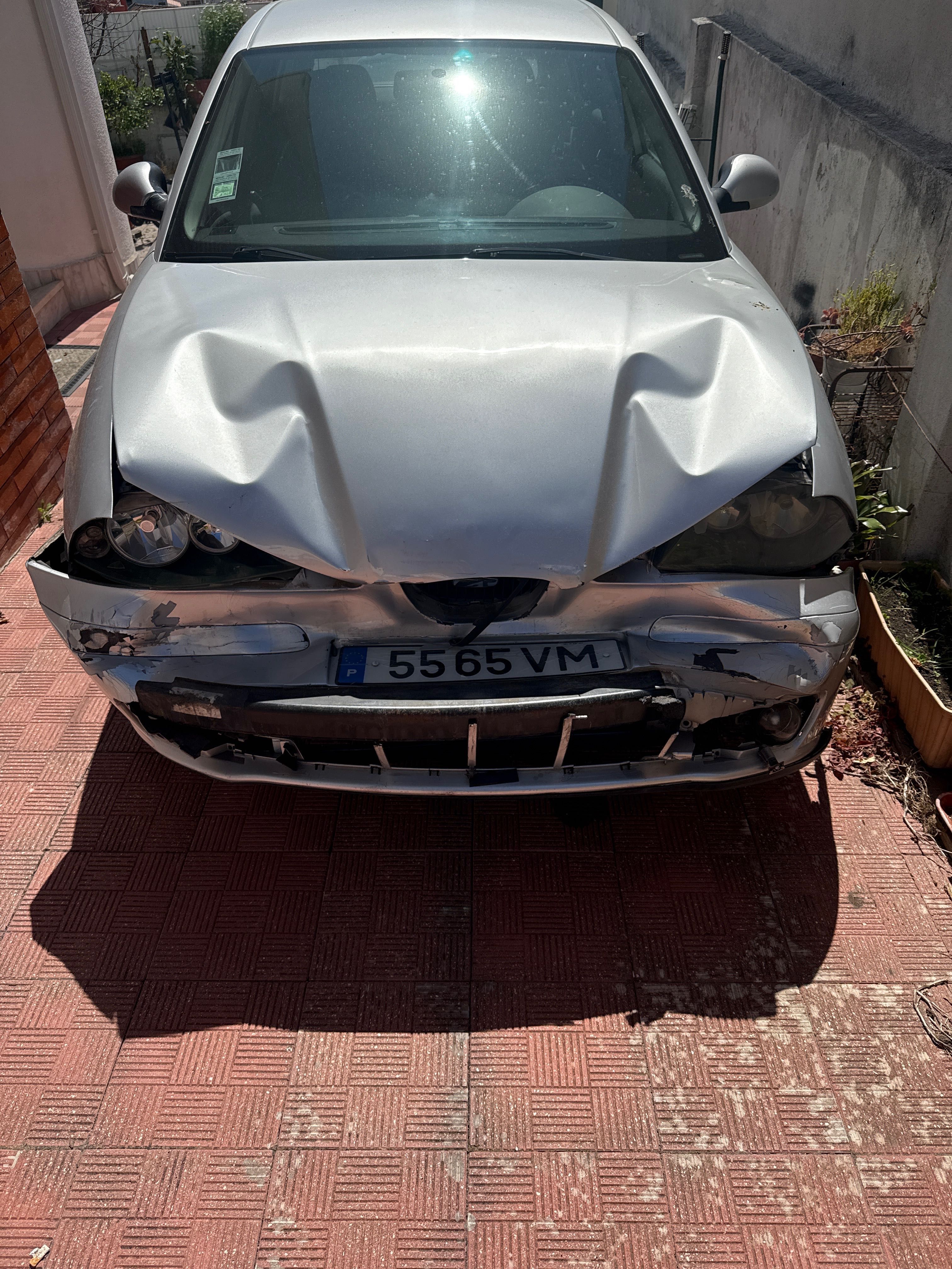 Vendo  ou troco Seat Ibiza 2003 1.4  TDI frente batida