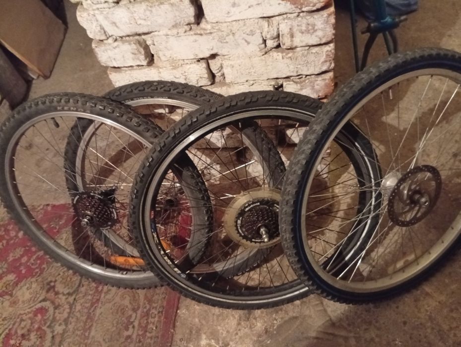 Sprzedam widoczne koła   rowerowe 24 .26. całe różne
