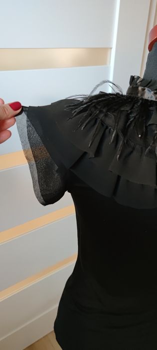 Czarna bluzka top z krótkim rękawem Vila XS/S z piórami feathers