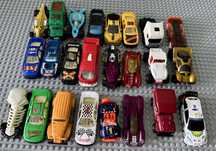 24 carros da Hot Wheels