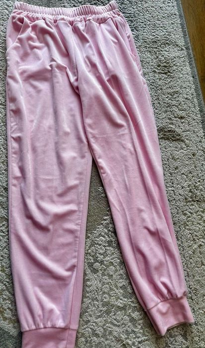 Modny welurowy dres damski różowy S L
