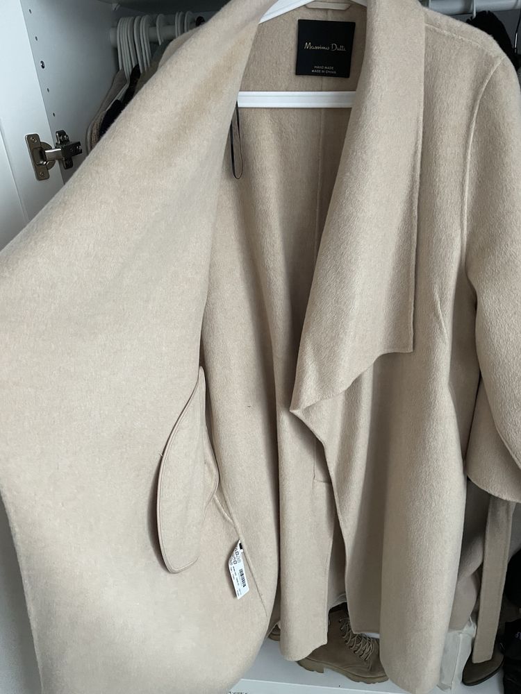 Wełniany płaszcz Massimo Dutti L/40 handmade z klapami beżowy