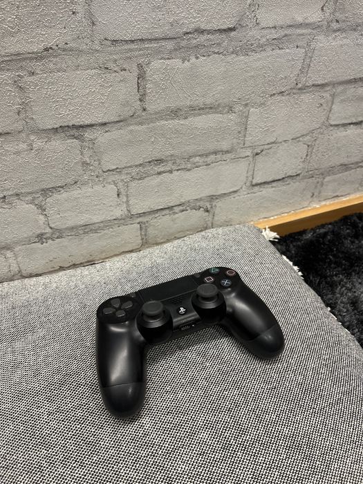 Playstation 4 Preta 860GB, Comando PS4