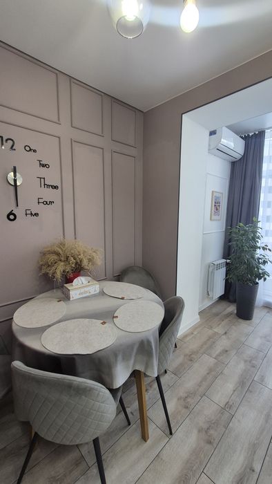 Двокімнатна квартира з кладовкою в ціні! Буча!