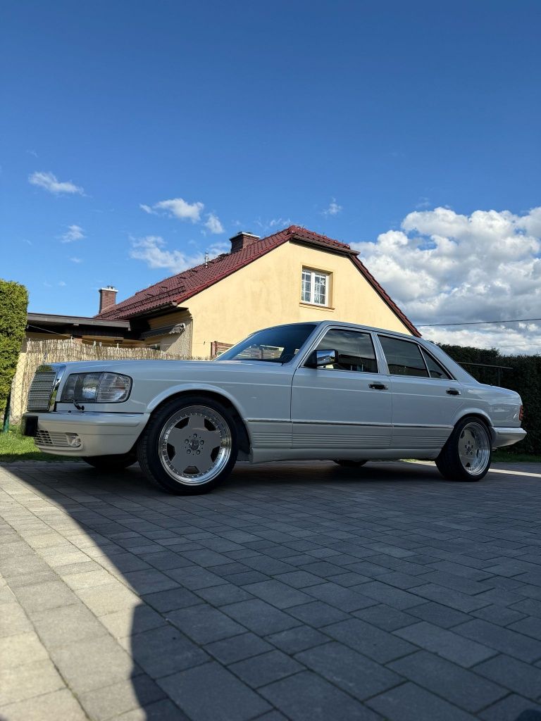 Mercedes w126 biała perła samochód do ślubu auto do ślubu luksus v8