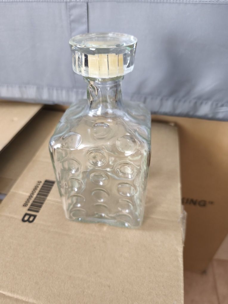 Garrafas de whisky dois modelos diferentes