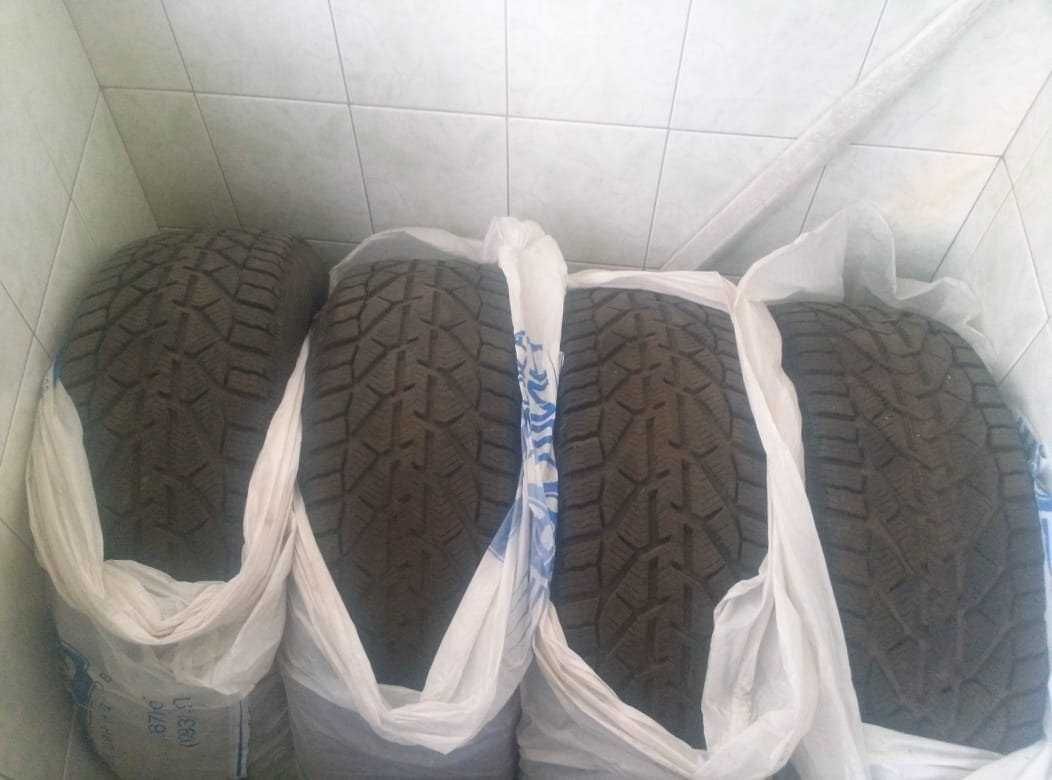 Продам комплект зимней резины Tigar 235/55 R19