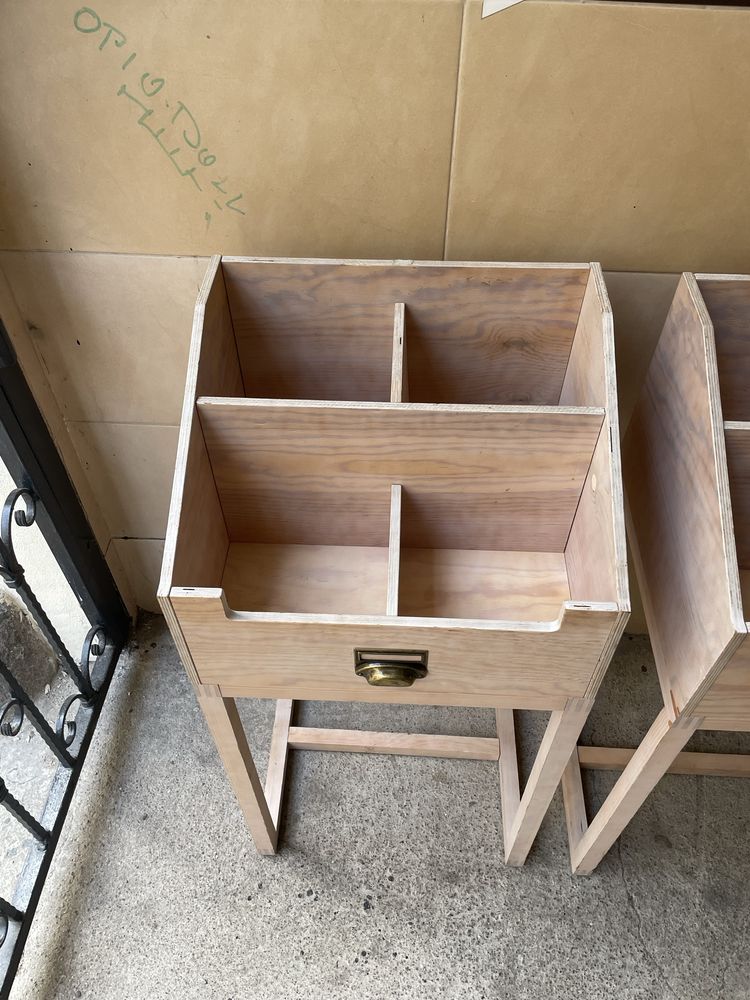 Ładne drewniane szafki/półki/sklepowe