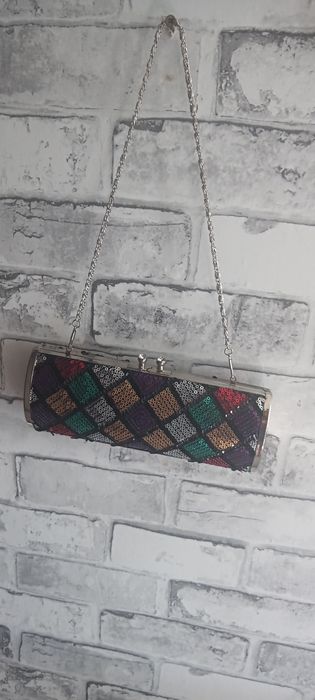 Cekinowa mini torebka puzderko na łańcuszku