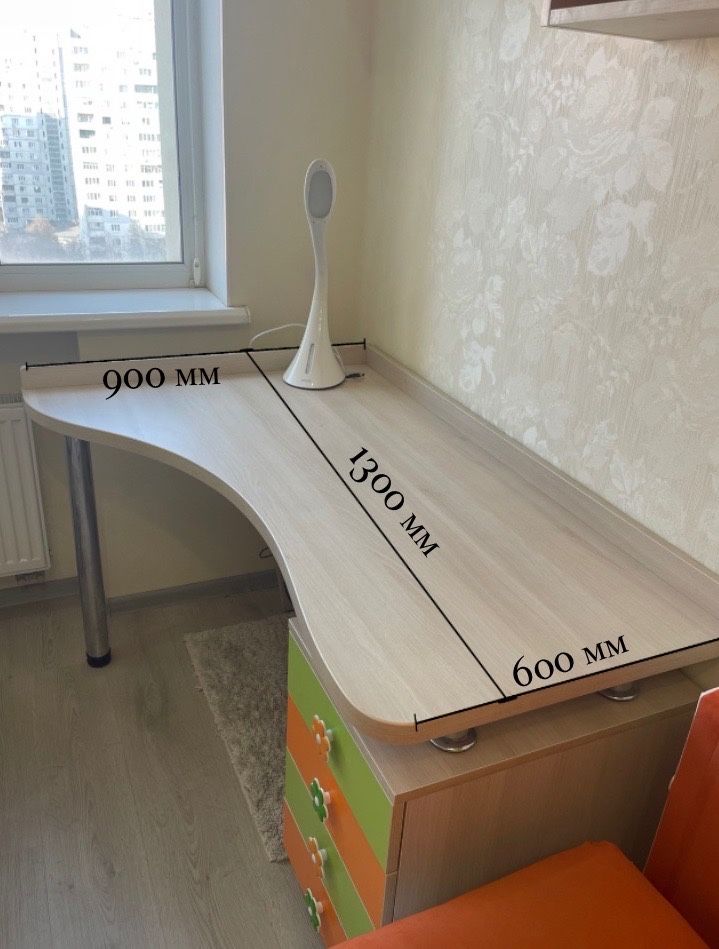 Продам тумбу, полку, стол, зеркало.