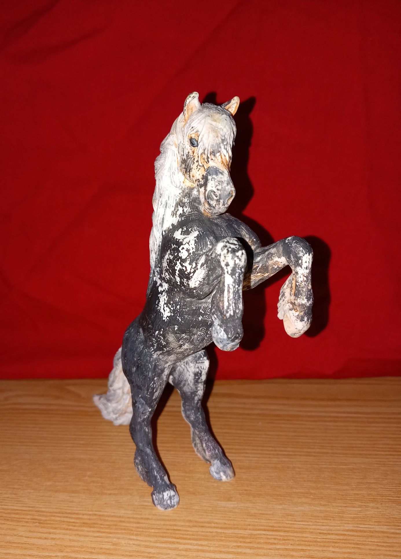 Фігурка, статуетка коник