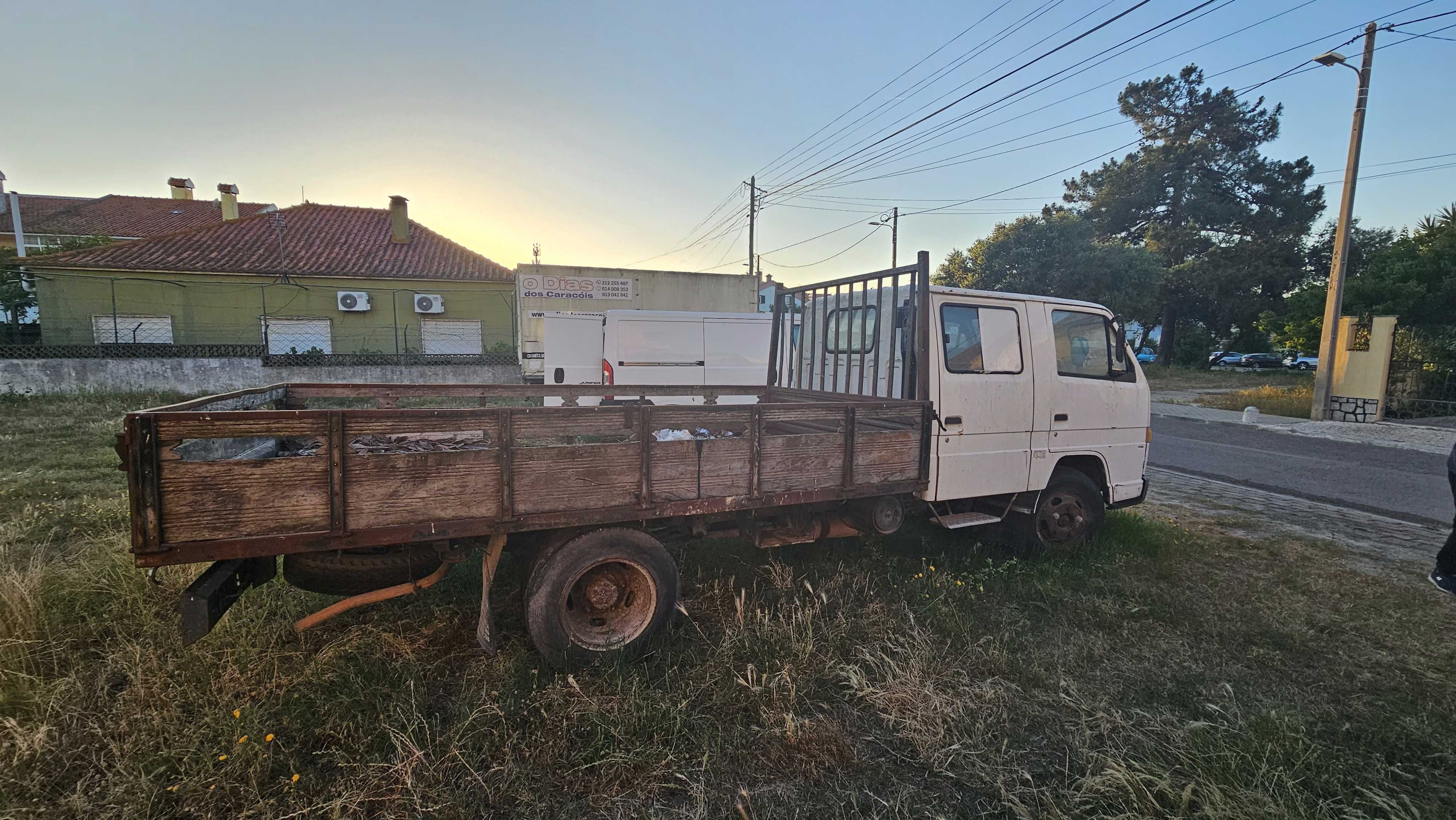 Velhinha Mas Valente! Isuzu NKR a Bombar
