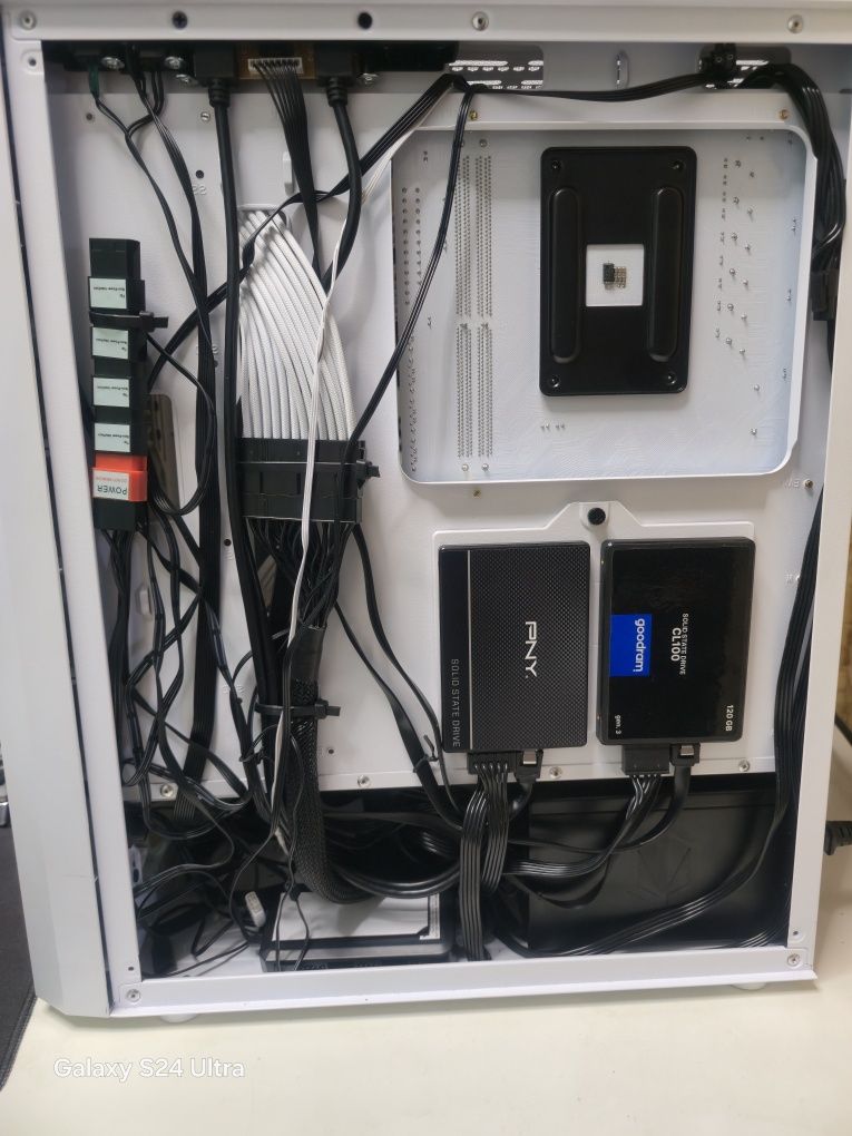 Komputer Ryzen 5 /RX 6600