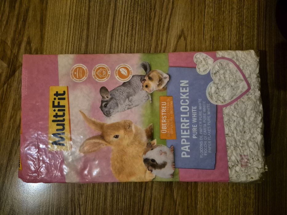 Wiórki celulozowe dla zwierząt domowych.