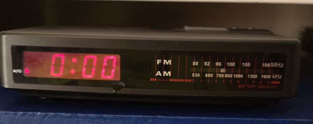 Radio despertador sanyo